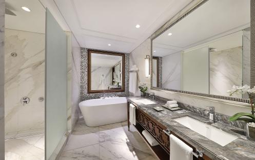 The Ritz-Carlton, Dubai, JBR - Family Suite - Bathroom